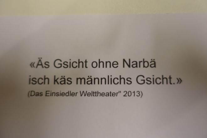 Mein Krücken ist die Datierung eines Mädchens Mein 17-Jähriger datiert einen 23-Jährigen